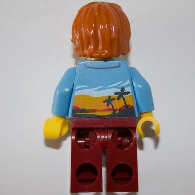 Minifiguur Medium Blue Torso, Dark Red Legs, Dark Orange Hair uit set 10764