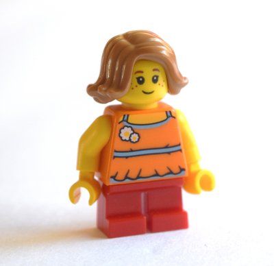 Figurine Girl, Orange Top, Short Red Legs, Medium Nougat du set 31095