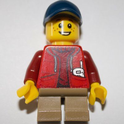 Minifigure Kid - Red Torso, Dark Tan Legs, Dark Blue Cap del set 31052