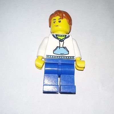 Minifigure White Torso, Blue Legs, Dark Orange Hair del set 5508