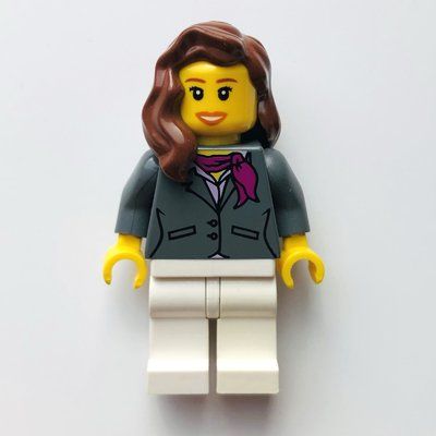 Minifigura Woman, Dark Bluish Gray Jacket with Magenta Scarf, White Legs, Reddish Brown Hair del set 8404