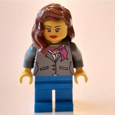Minifigura Woman, Dark Bluish Gray Jacket with Magenta Scarf, Blue Legs, Reddish Brown Hair del set 7848