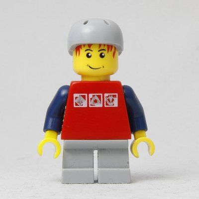Figurine Boy, Red Top, Short Light Bluish Gray Legs, Light Bluish Gray Helmet du set 60031