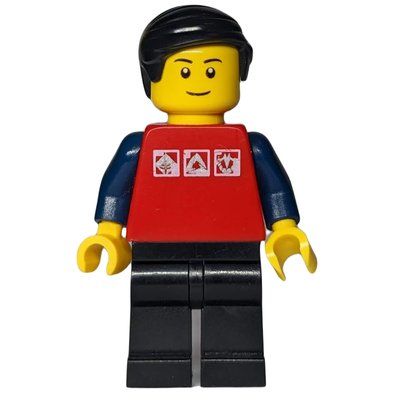 Minifigura Red Torso, Black Legs, Black Hair del set 45800