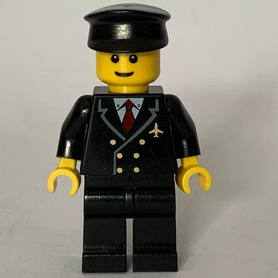 Figurine Pilot, Black Suit with Tie and Airplane Badge, Black Hat, Brown Eyebrows du set 7894
