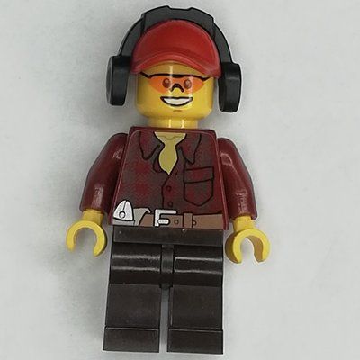 Minifigura Lumberjack, Dark Red Flannel Shirt, Red Cap with Ear Defenders, Orange Safety Glasses del set 60021