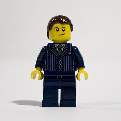 Figurine Man, Dark Blue Pinstripe Suit with Gold Tie, Dark Brown Hair, Brown Eyebrows du set 60060