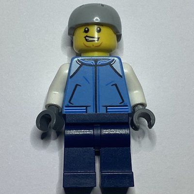 Figurine Man, Bright Light Blue Letterman Jacket, Dark Blue Legs, Light Bluish Gray Helmet du set 60203