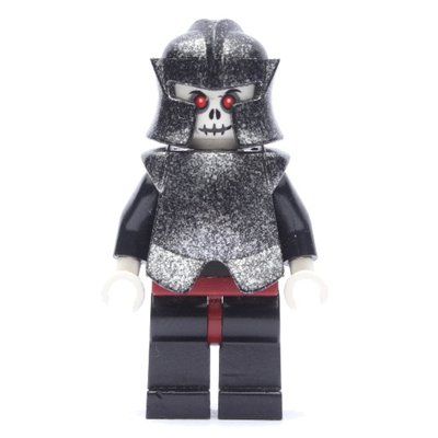 Minifiguur Skeleton Warrior Grimhelma, Speckle Black-Silver Armor and Helmet uit set 7094