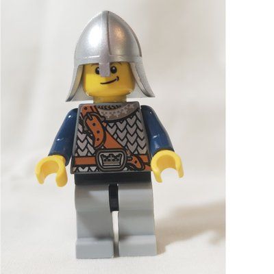 Minifigure Knight, Dark Blue, Helmet, Smile from set 7079
