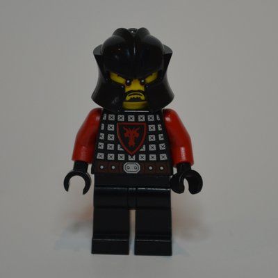 Minifigurka Dragon Knight, Red, Helmet, Black Beard z zestawu 70401