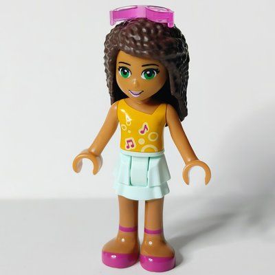 Figurine Andrea - Bright Light Orange Top, Light Aqua Skirt, Sunglasses du set 10727