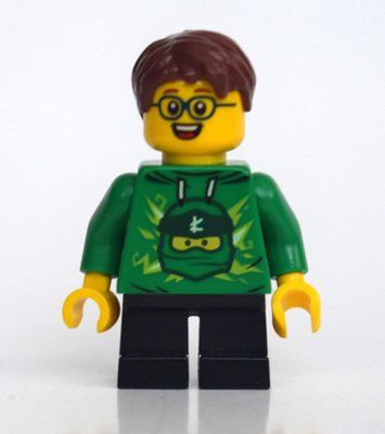 Minifigur Boy, Green Ninjago Hoodie, Short Black Legs, Reddish Brown Hair, Glasses aus Set 60291