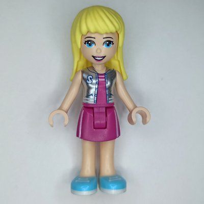 Minifigure Stephanie - Silver Top, Magenta Skirt del set 41442