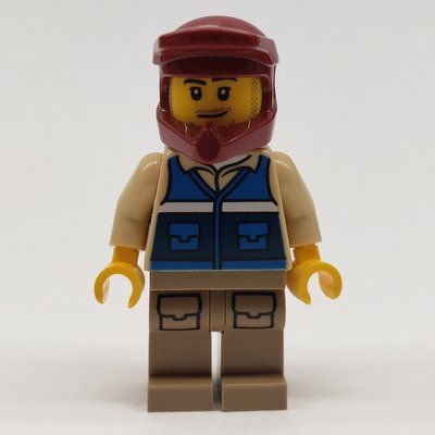 Figurine Man, Blue Vest, Dark Red Dirt Bike Helmet, Stubble Beard du set 60301