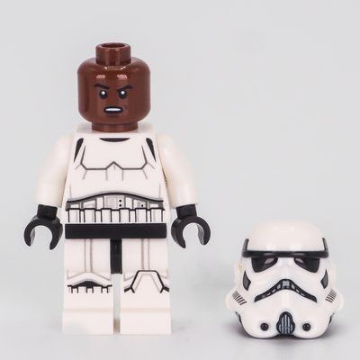 Figurine Stormtrooper, Black Squares on Back of Helmet, Reddish Brown Head du set 75311