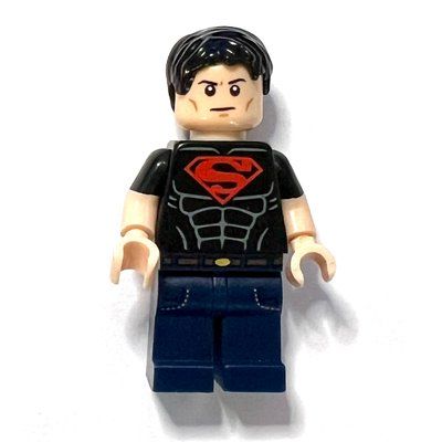 Minifigure Superboy from set 5004076