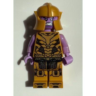 Minifigure Thanos, Pearl Gold Armor del set 76237