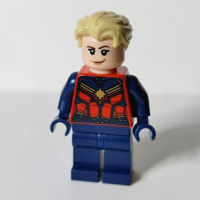 Minifigure Captain Marvel, Short Tan Hair del set 76237