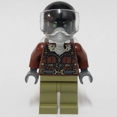 Minifigura Vulture, Reddish Brown Jacket, Black Helmet del set 76195