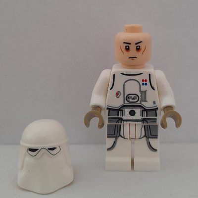 Figurine Snowtrooper, White Hips, Light Nougat Head, Officer du set 75313