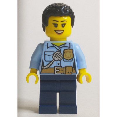 Minifiguur Policewoman, Bright Light Blue Shirt, Short Black Hair uit set 60316