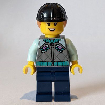 Figurine Woman, Light Bluish Gray Riding Jacket, Black Helmet with Ponytail du set 60327