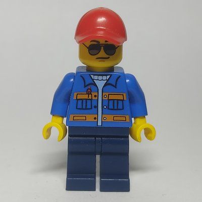 Figurine Man, Blue Jacket with Orange Stripes, Dark Blue Legs, Red Cap, Sunglasses - No Backprint du set 60052