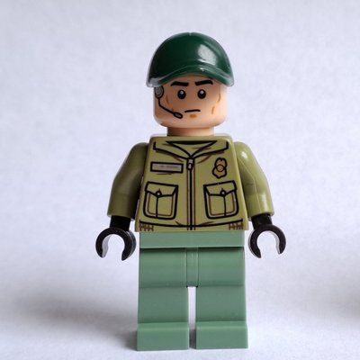 Minifigur Wildlife Guard aus Set 76944