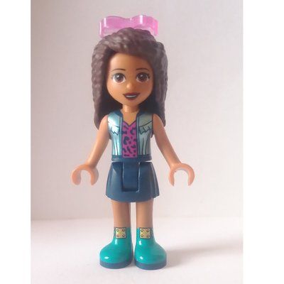 Figurine Andrea - Silver Jacket, Dark Blue Skirt, Sunglasses du set 41373