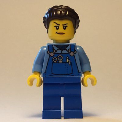 Minifigure Woman, Blue Overalls, Dark Brown Hair del set 60342