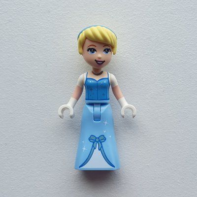 Minifigura Cinderella - Bright Light Blue Dress, White Under-Dress, White Hands del set 43206