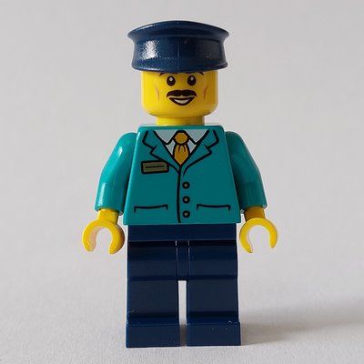 Figurine Train Driver, Dark Turquoise Jacket, Dark Blue Hat du set 60337