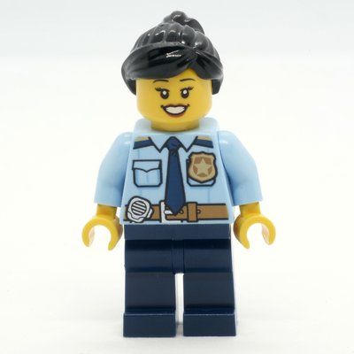 Minifiguur Police Officer, Bright Light Blue Shirt with Police Badge, Dark Blue Legs, Reddish Brown Ponytail uit set 60370