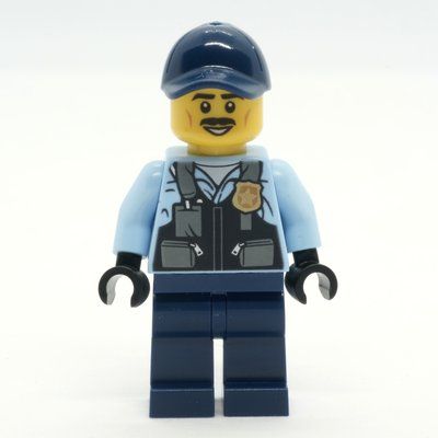 Minifiguur Police Officer, Bright Light Blue Shirt with Police Badge, Dark Blue Legs and Cap, Moustache uit set 60370