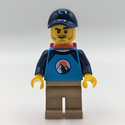 Figurine Dirt Bike Rider, Male - Dark Azure Top, Dark Tan Legs, Red Backpack, Dark Blue Cap du set 60387