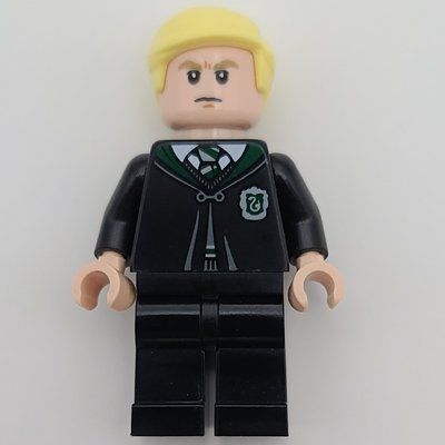 Figurine Draco Malfoy, Closed Slytherin Robes with Crest du set 76410