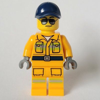 Figurine Firefighter, Bright Light Orange Fire Suit, Dark Blue Cap du set 60357