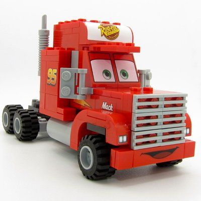 Minifigura Mack, Brick-built Hood (3245b) del set 8486