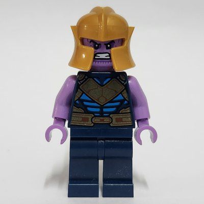 Minifigura Thanos, Dark Blue and Gold Outfit, Gold Helmet del set 76263
