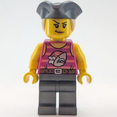 Minifigure Race Driver - Magenta Torso, Pearl Titanium Legs, Black Pirate Hat del set 60397