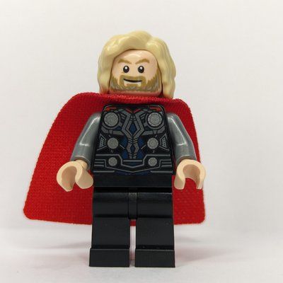 Figurine Thor, Tan Hair, Black Armor, Red Cape du set 76269