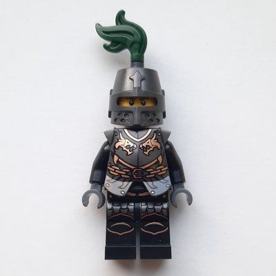 Minifigure Dragon Knight, Black, Armor, Helmet with Dark Green Plume (Pearl Titanium) del set 7946