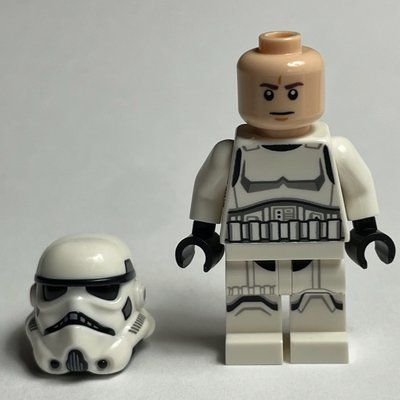 Figurine Stormtrooper - Light Nougat Head, White Arms du set 75387