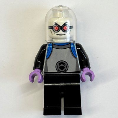 Minifigure Mr. Freeze with Flat Silver Outfit, Helmet Dome from set 76274