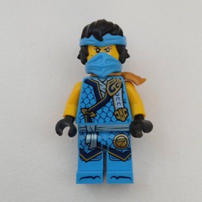 Minifigure Nya, Dark Azure Robes, Shoulder Guard del set 71820