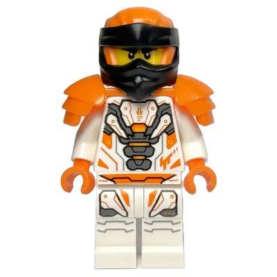 Minifigura Cole, White Robes, Orange Wraps, Shoulder Armor del set 71821