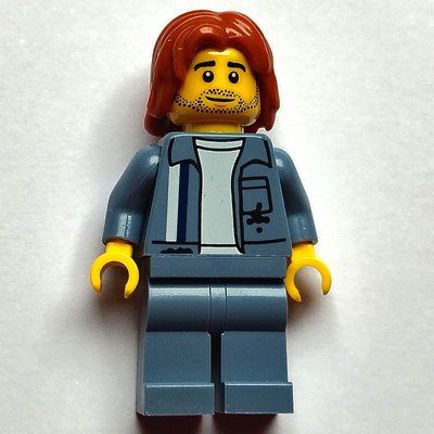 Minifigur Scrapyard Worker, Sand Blue Overall, Dark Orange Hair aus Set 60472