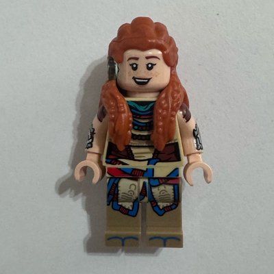Minifigura Aloy, Smile del set 77037