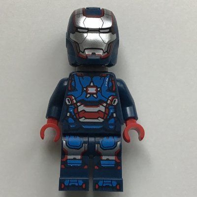 Minifigurka Iron Patriot MK1, Grey Neckbracket z zestawu 76315